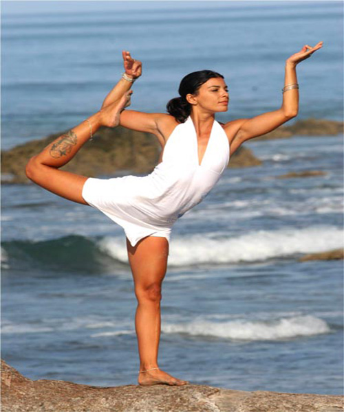 woman in white top doing lord shiva's pose